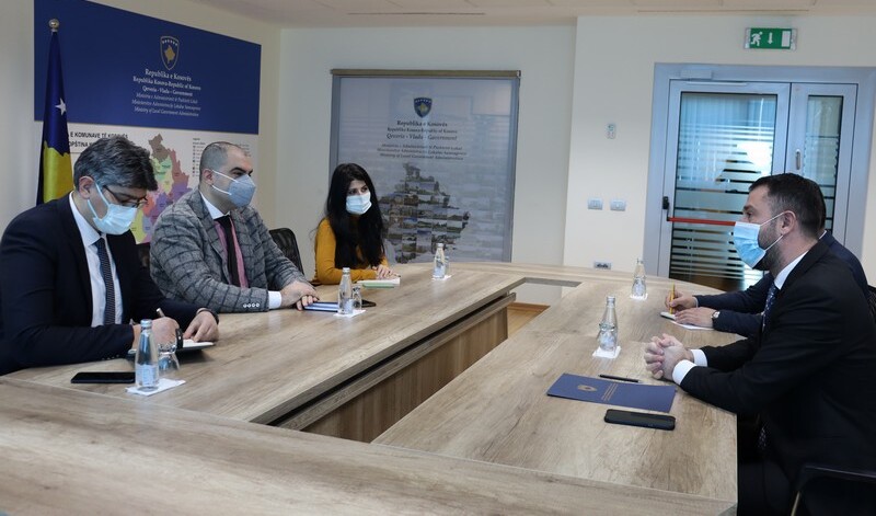 MINISTAR KRASNIQI  NA SASTANKU JE DOČEKAO PREDSTAVNIKA TURSKE AGENCIJE ZA SARADNJU I KOORDININACIJU NA KOSOVË – TIKA G. CIHAN DINÇER (DŽIHAN DINČER)