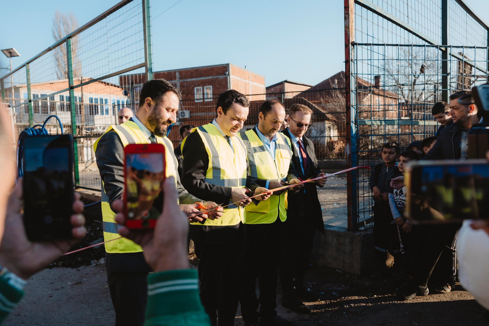 Prime Minister Kurti, Minister Krasniqi and Minister Aliu inaugurated the start of works on the project for the regulation of the water supply network in neighborhoods 028 – 029 and the villages of Sllatine and Bardh i Madh