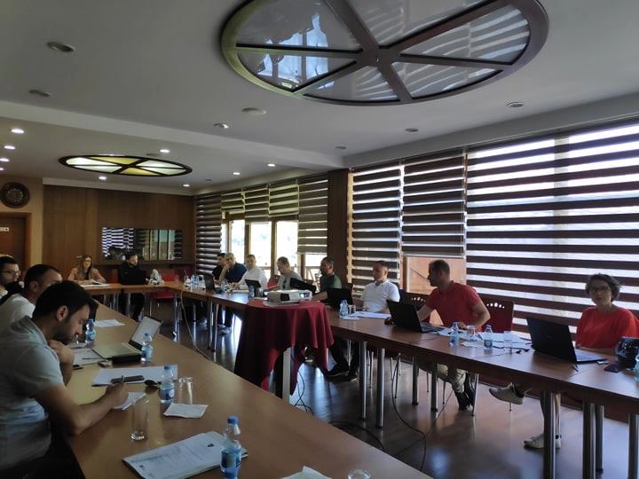 MAPL në mbështetje të projektit SDC/DEMOS kanë organizuar punëtorinë dy ditore për rishikimin e sistemit të menaxhimit të performancës komunale(SMPK)