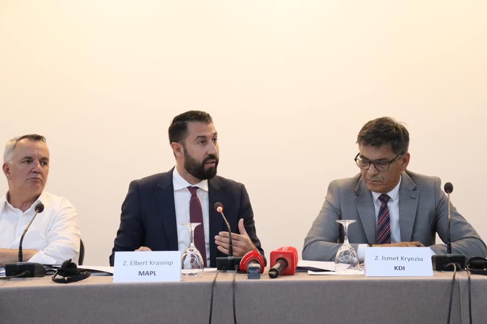 MINISTAR KRASNIĆI UŠESTVOVAO JE U OBJAVLJIVANJU IZVEŠTAJA O TRANSPRAETNOSTI OPŠTINA REALIZOVANOG OD STRANE KOSOVSKOG INSTUTUTA ZA DEMOKRATIJU
