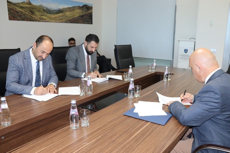 Potpisan je Sporazum o saradnji između MALS-a, MSPPI-a i opštine Đakovica za projekat “ Potpuna  sanacija transfer stanice i dela ispred stanice u naselju Ali Ibra”
