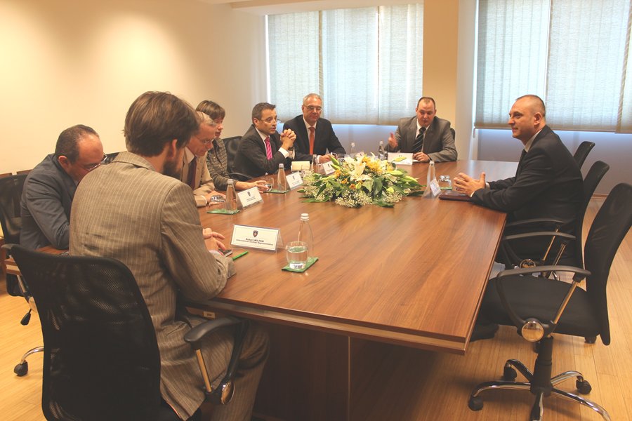 Zamenik premijera Kosova gospodin Slobodan Petrović sastao se sa predstavnicima zemalja  Kvinte na Kosovu