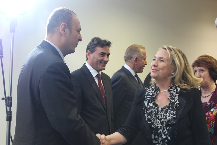 Zamenik premijera   Petrović  sastao se sa američkim i evroskim diplomatama Klinton i Ešton