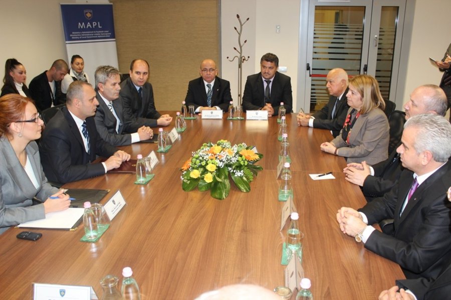 Zamenik premijera Slobodan Petrović dočekao je delegaciju Turske  na čelu sa gradonačelnikom grada Eskišehira Kadirom Kočdemirom