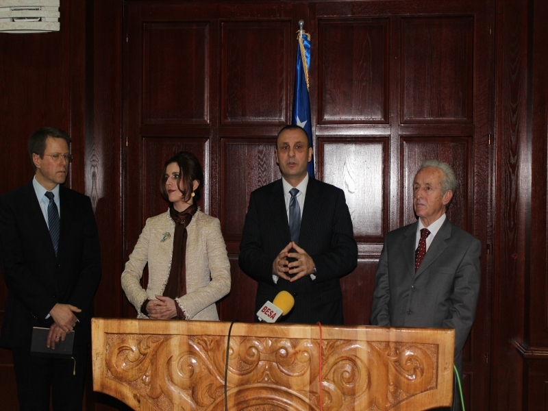 Zamenik premijera Petrović predstavnik Evropske Unije Samuel Žbogar i ministrka Çitaku  posetili su opštinu Prizren