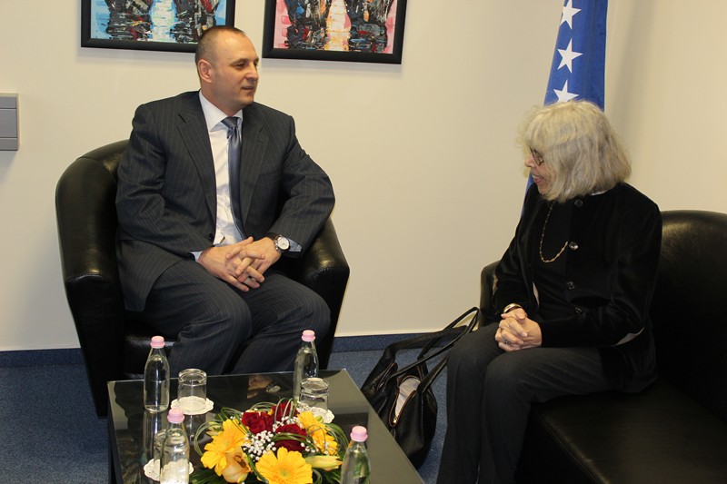 Zamenik premijera Petrović dočekao je ambasadorku Francuske na Kosovu Maris Daviet.