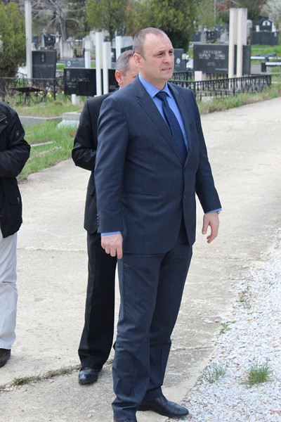 Zamenik premijera Petrović u poseti groblju u Prištini