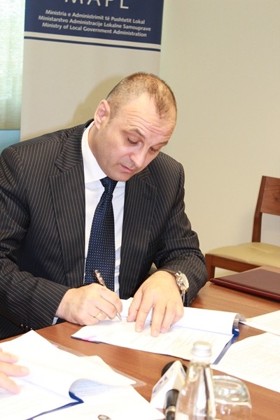 Zamenik premijera Petrović potpisao memorandum o sporazumevanju sa opštinama