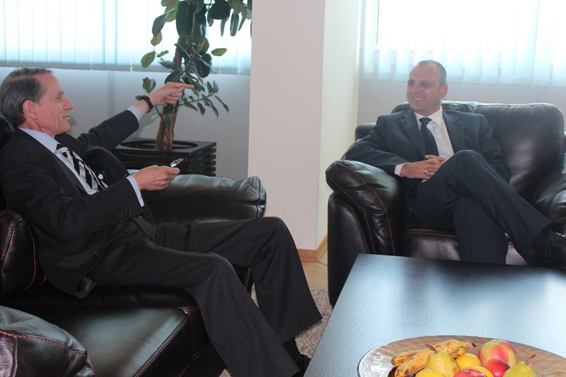 Zëvendëskryeministri Petrovic u takua me Ambasadorin e Britanisë së Madhe në Kosovë z.Cliff
