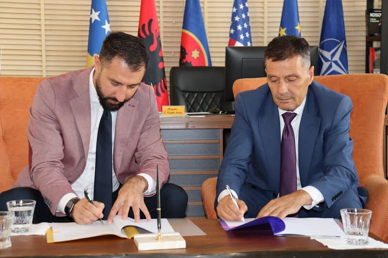 MINISTAR KRASNIQI POTPISAO SPORAZUME O RAZMEVANJU SA OPŠTINAMA JUNIK, MAMUŠA, ORAHOVAC I SUVA REKA U OKVIRU CIF PROGRAMA
