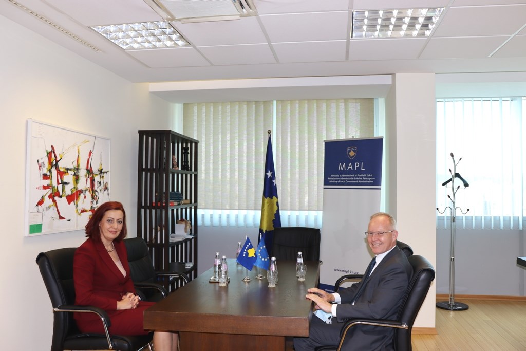 MINISTARKA EMILIJA REDŽEPI DOČEKALA JE NA SASTANKU, G.JAN BRAATHU, AMBASADORA OEBS-a NA KOSOVU