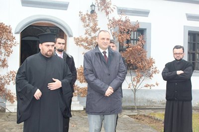 Zëvendëskryeministri Petrovic uroi festat e Krishlindjeve klerikut të  Kishës Sveti Nikolla si dhe të gjithë qytetarëve të besimit Ortodoks