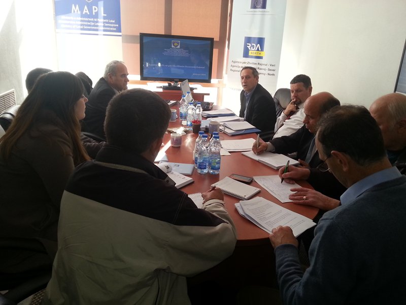 LANSIMI I FONDEVE TË MAPL-së PËR ZHVILLIMIN SOCIO-EKONOMIK RAJONAL DHE PËR ZHVILLIMIN E INFRASTRUKTURËS SOCIALE SEANCA INFORMUESE NË RAJONIN EKONOMIK VERI
