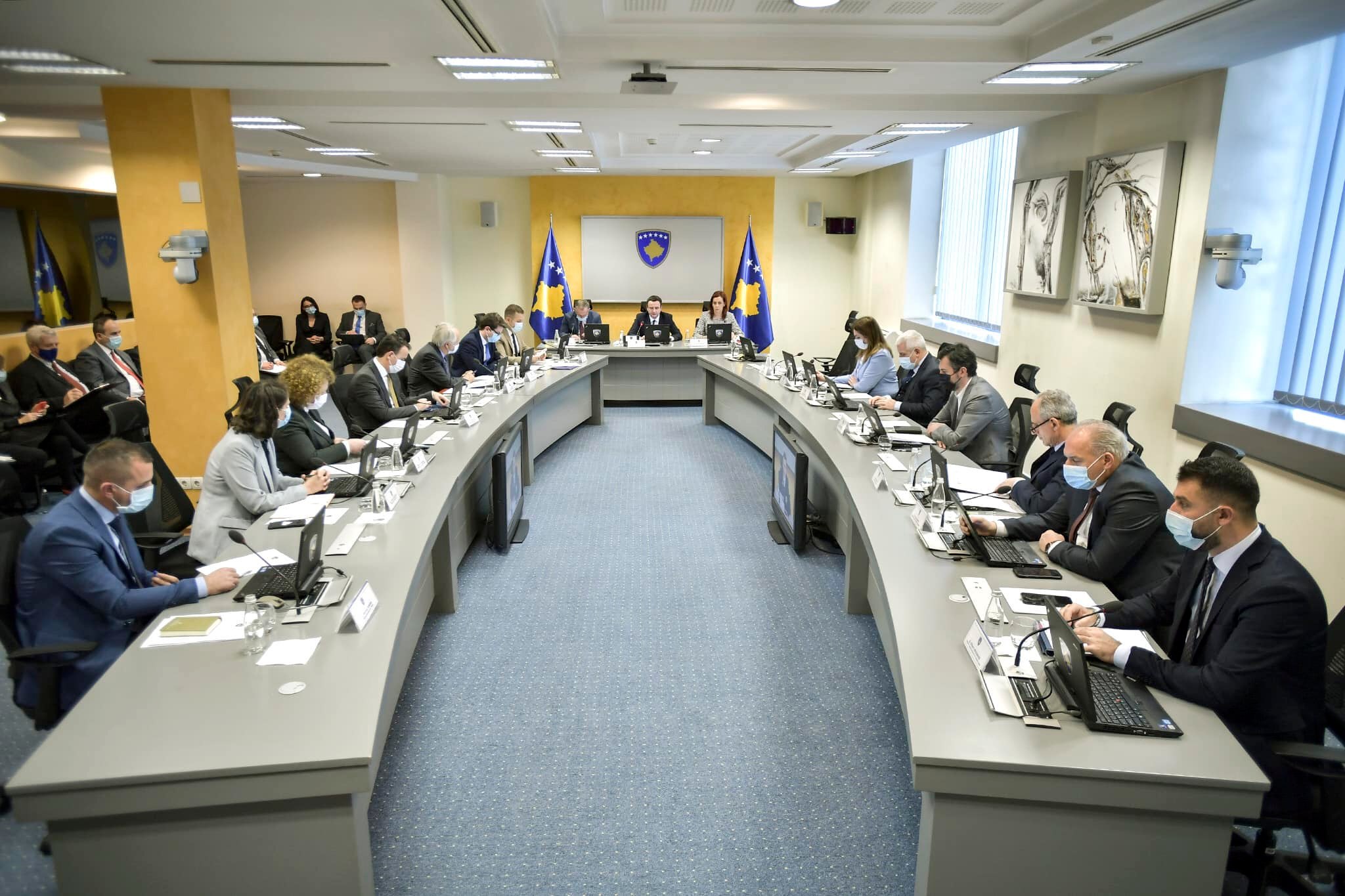 ODBRAVA SE NACRT-ZAKONA O DOPUNI I IZMENI ZAKONA O LOKALNOJ SAMOUPRAVI I NACRT-ZAKONA O SISTEMU UPRAVLJANJA UČINKOM OPŠTINE