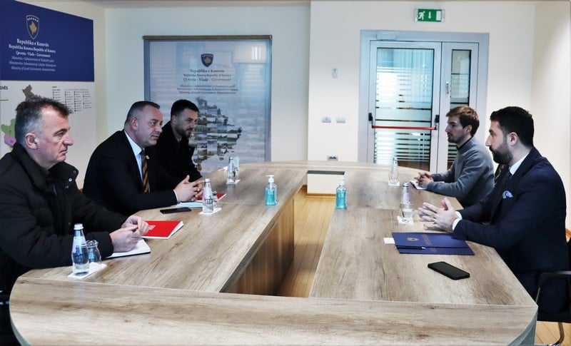 MINISTRAR KRASNIQI DOČEKAO GRADONAČELNIKA OPŠTINE DEČANI BASHKIMA RAMOSAJA