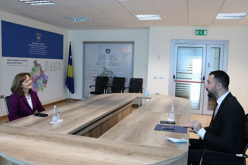 MINISTAR KRASNIQI DOČEKAO ŠEFICU MISIJE IOM-a ZA KOSOVO GĐU. ANNU ROSTOCKU