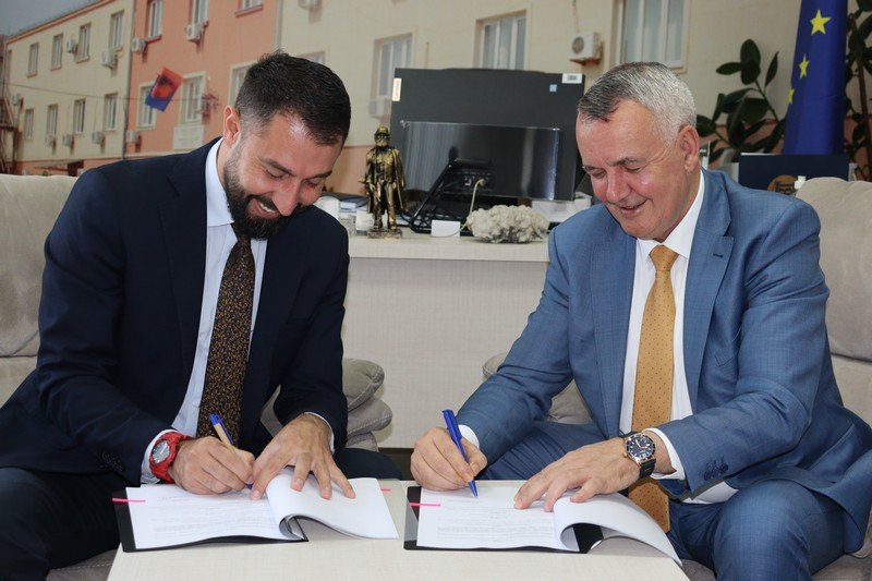 Ministri Krasniqi nënshkruan marrëveshjet e mirëkuptimit me Komunën e Lipjanit në kuadër të programit CIF