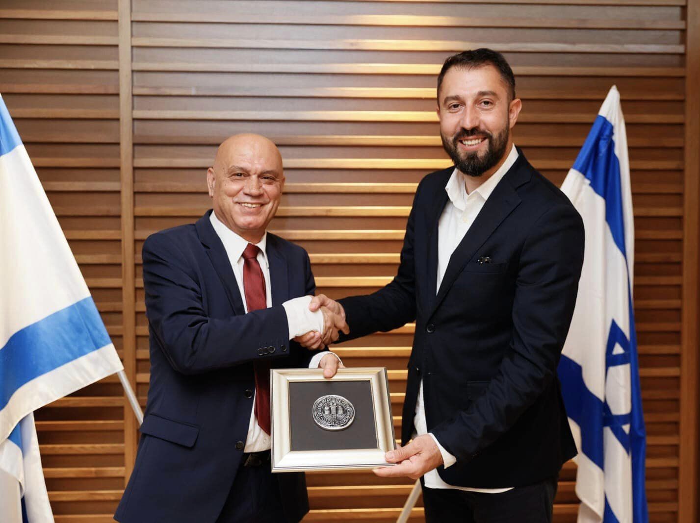 Ministar Krasniqi započeo zvaničnu posetu Izraelu, dočekan na sastanku od strane ministra za regionalnu saradnju Esawi Frej i posećuje Memorijalni centar Holokausta