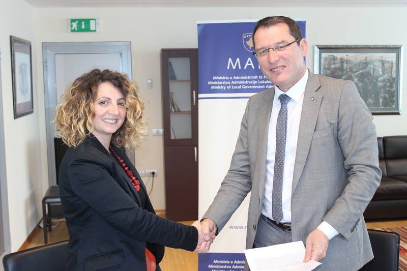 Zëvendësministri Bajram Gecaj nënshkruan marrëveshje mirëkuptimi me organizatën Jo-Qeveritare “BMTC”
