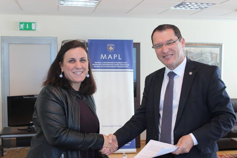 Zëvendësministri Bajram Gecaj nënshkruan marrëveshje mirëkuptimi me organizatën Jo-Qeveritare “Down Sindrom Kosova”