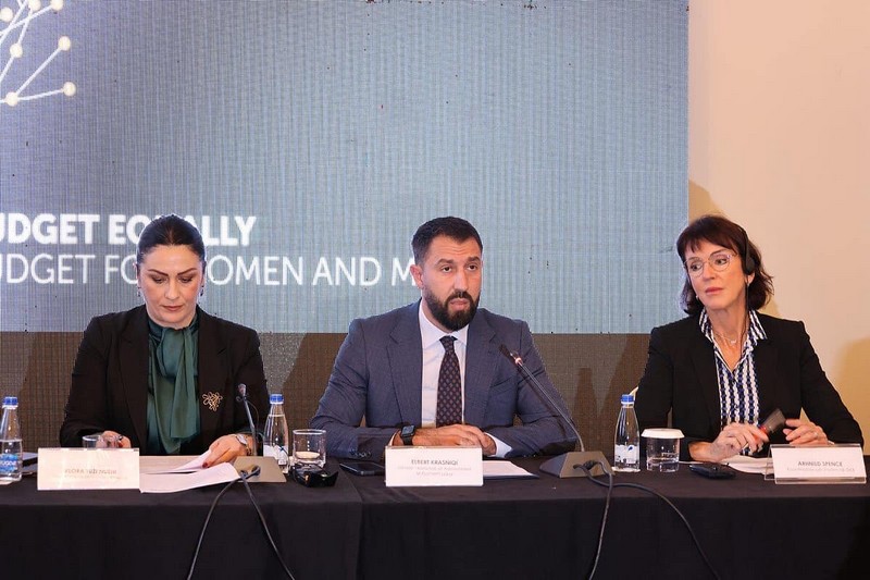 Ministar Krasniqi naglasio važnost rodno odgovornog budžetiranja na svečanosti povodom potpisivanja memoranduma o saradnji između 16 opština i UN Woman