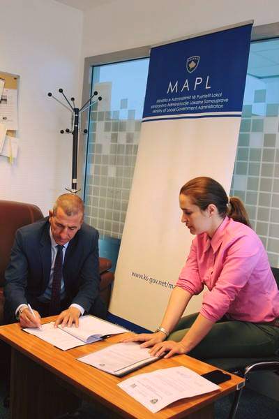 MAPL mbështetë komunën e Gjilanit për realizmin e projektit – Rregullimi i nyjës qarkulluese dhe mbikalimit në rrugën e Prishtinës