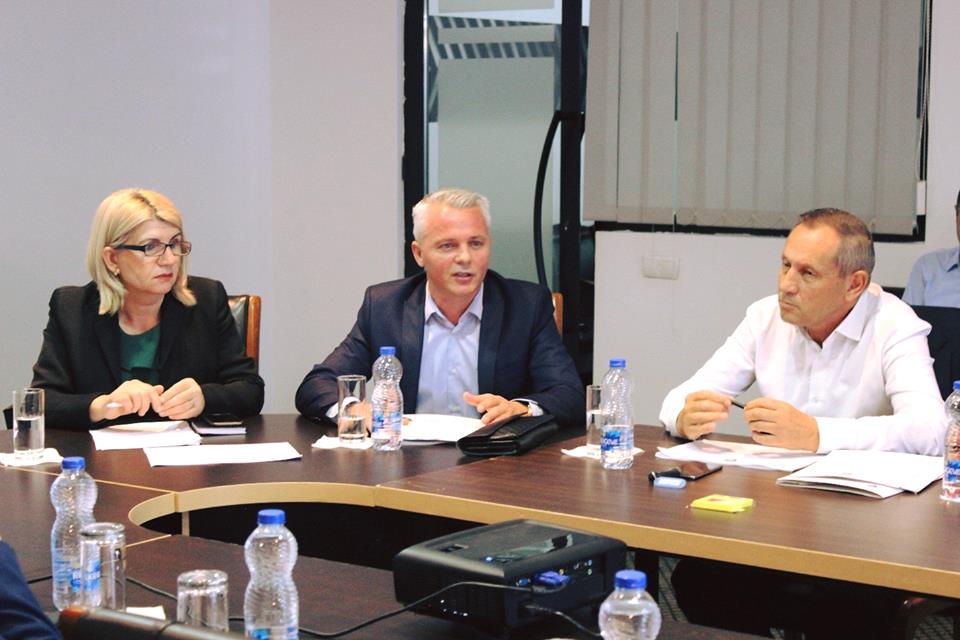Fillon zbatimi i programit të trajnimit për zyrtarët komunal për procesin e menaxhimit të kontratave