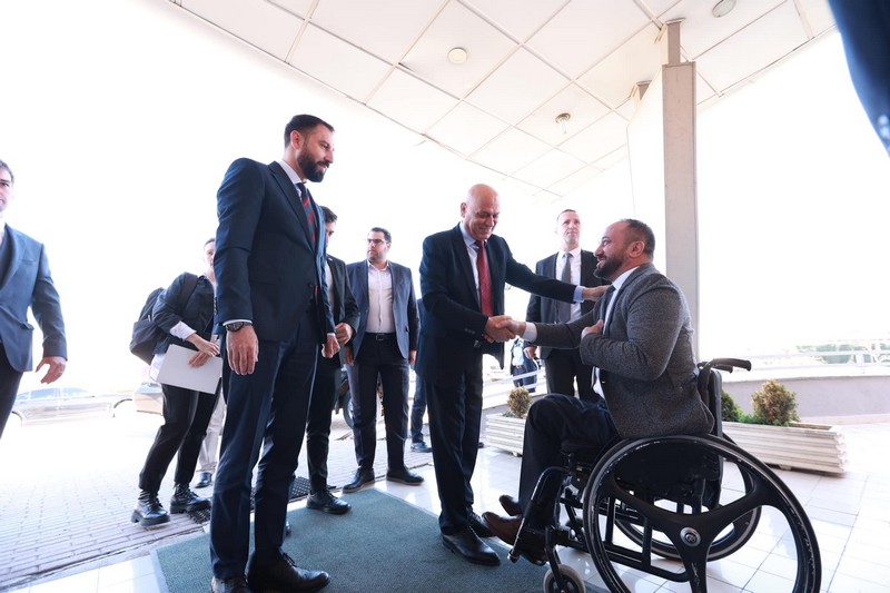 Izraelski ministar pomaže udruženje Handikos sa 93 invalidska kolica