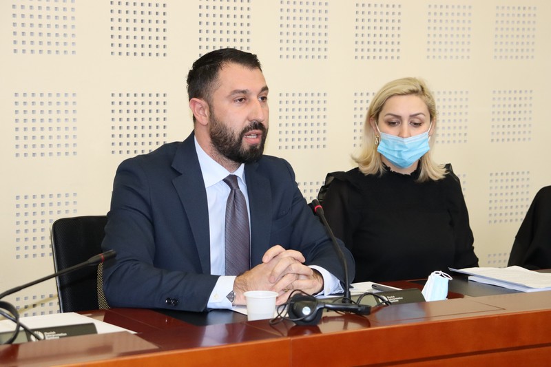 Ministar Krasniqi izveštava Komisiji za nadzor javnih finansija