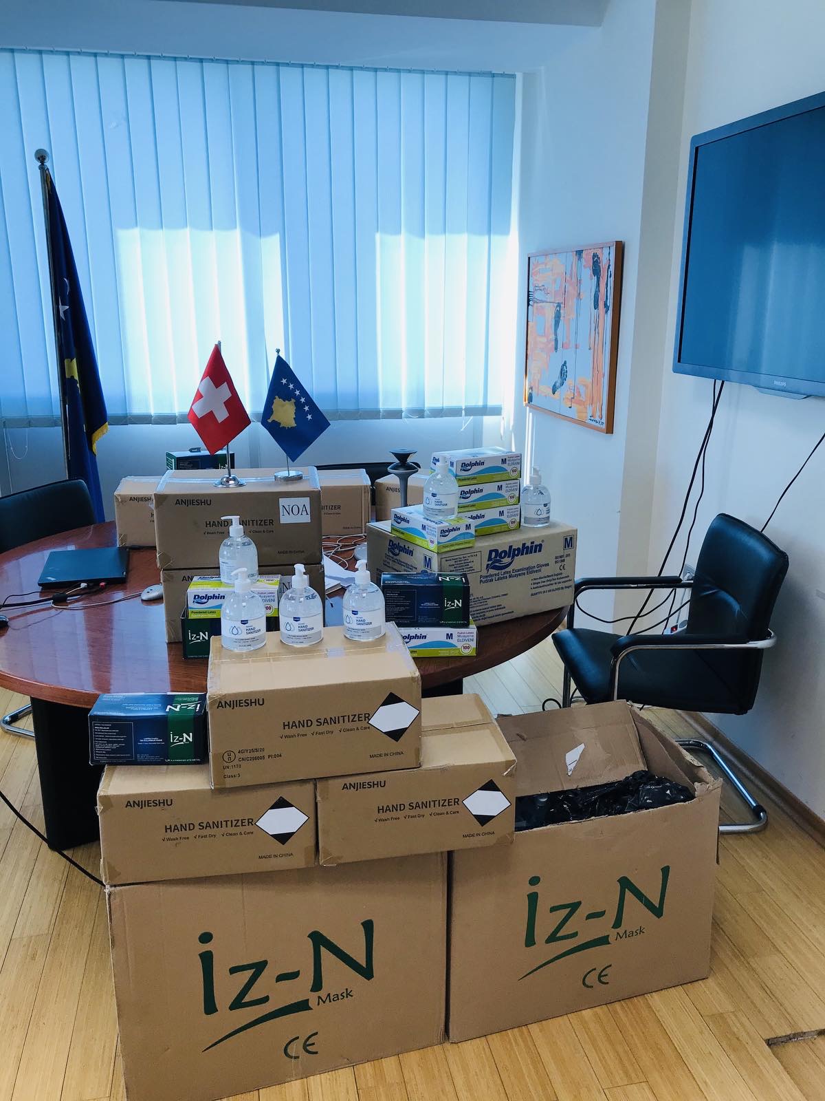 HELVETAS Swiss Intercooperation путем прејкта ДЕМОС помаже особљу Министарства локалне самоуправе са заштитном опремом  у борби против  КОВИД-а 19