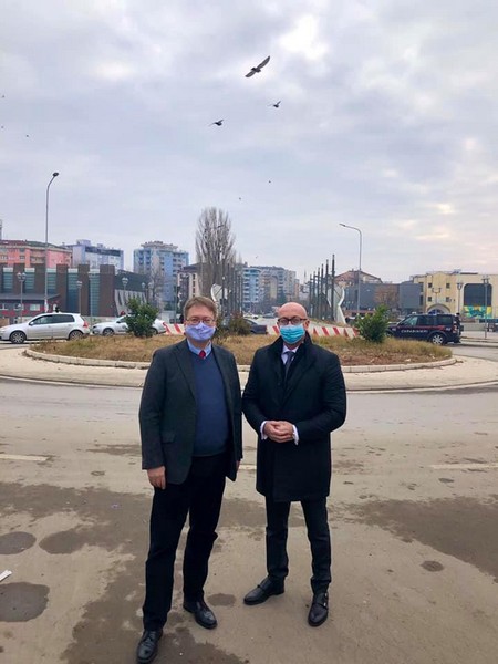 Ракић и Абот у посети општинама на северу