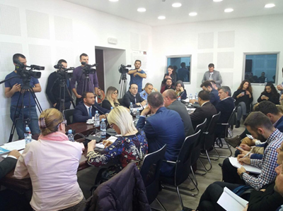 Komisioni Parlamentar për Administratë Publike, Qeverisje Lokale dhe Media shqyrtojnë në parim Projektligjin nr. 06/L-012 për Kryeqytetin e Republikës së Kosovës