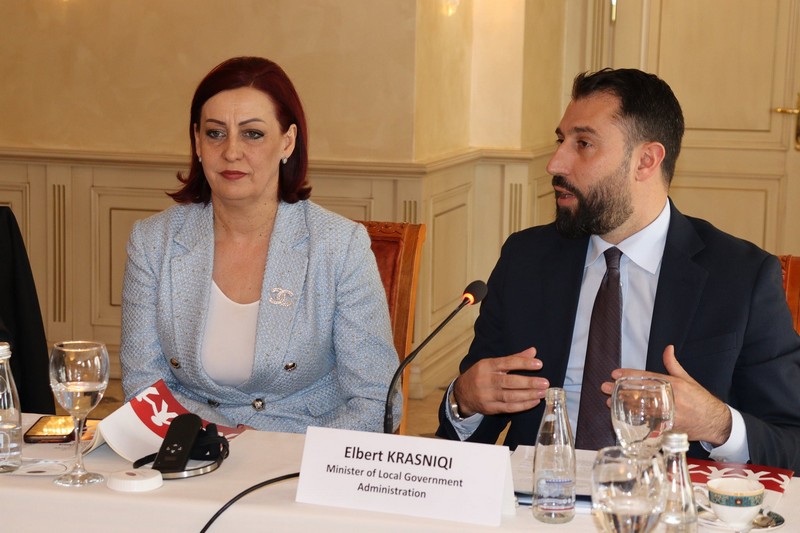 Ministar Krasniqi učestvovao je na prezentaciji izveštaja “Svakodnevni izazovi za promovisanje i sprovođenje prava i zaštita građana nevećinske zajenice u Republici Kosovo”, realizovan od strane PIPS-a i HD-a