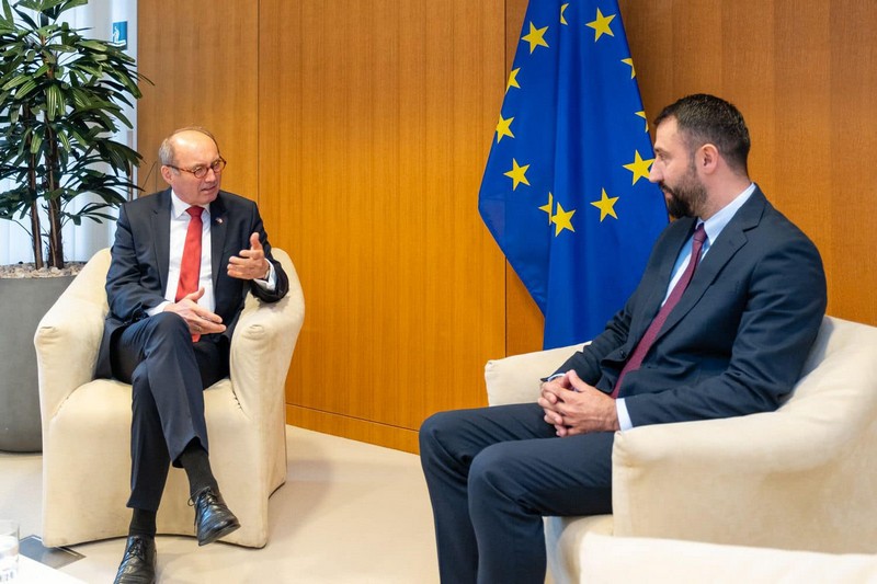 Ministri Krasniqi mirëpritet në takim nga Nënkryetari i Parë i Parlamentit Evropian, Othmar Karas