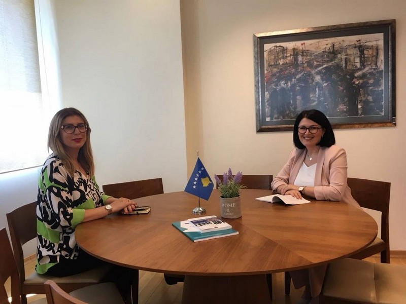 Заменица министра Фатбарда Емини састала се са Нјомзом Емини, извршном директорицом Форума за лидерство и дипломатију