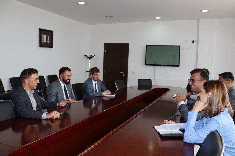 Ministar Krasniqi sastao se sa gradonačelnikom Feratijem i posetio sufinansirane projekte od strane  MALS-a u Istoku