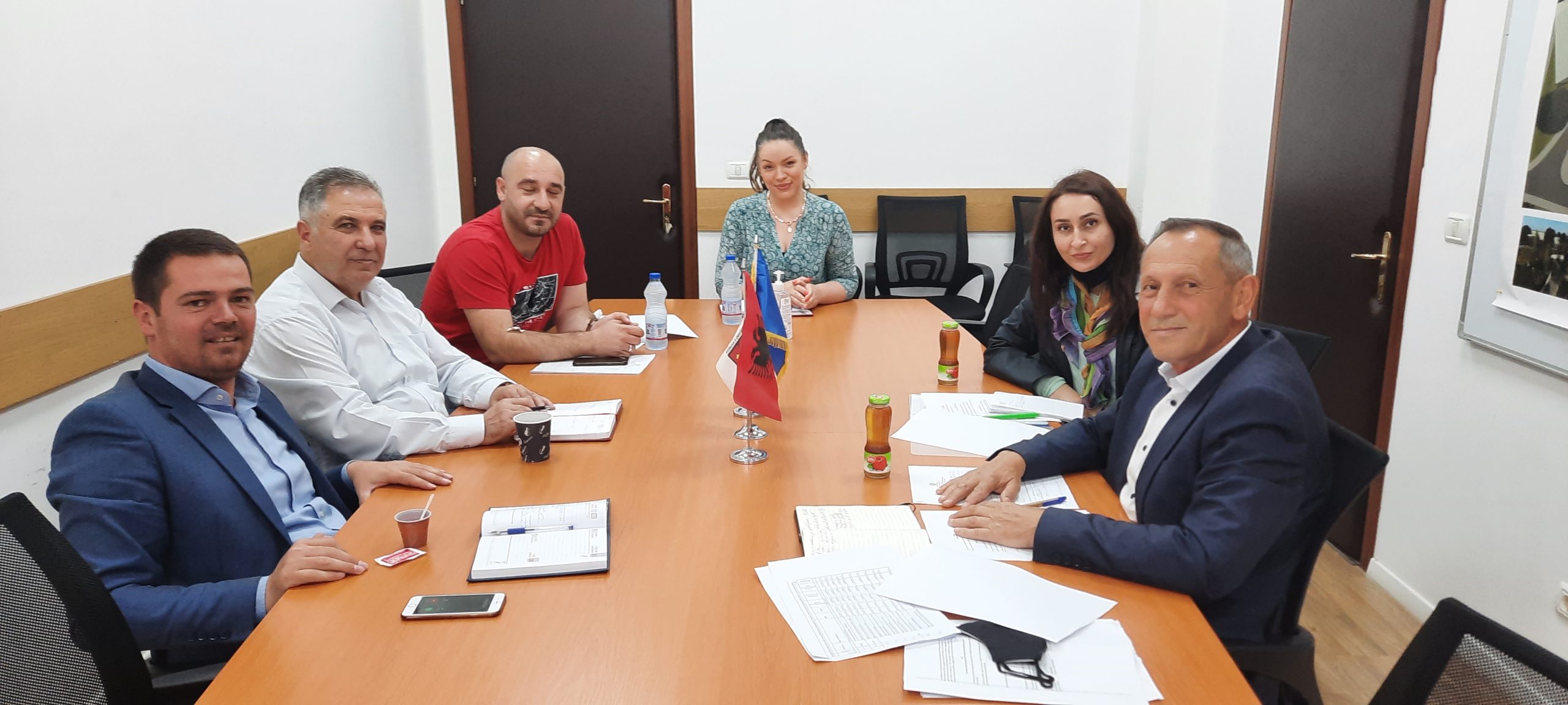 A meeting in the Municipality of Obiliq to coordinate activities for the implementation of capital projects from the Municipal Performance Grant