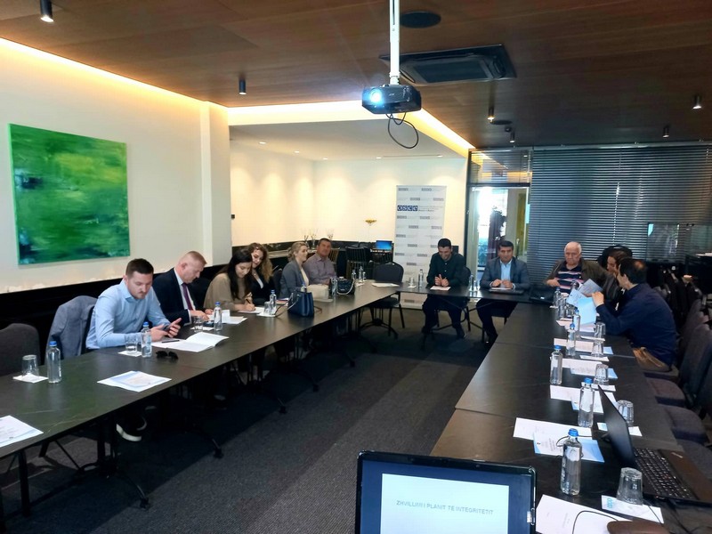 A meeting is held with the municipalities of the Ferizaj region for the drafting of a model plan for integrity and the guideline