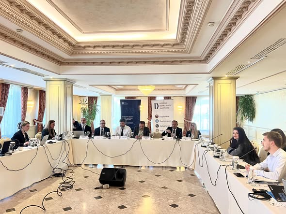 Drejtori i DDSHK-së, Flurim Arifi, mori pjesë në tryezën për integritetin politik në Kosovë